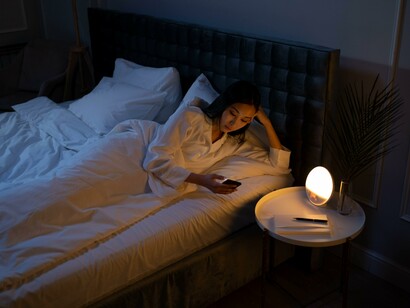 Insonnia. FOMO, la paura di rimanere tagliati fuori o perdere qualcosa di importante. Sembra un paradosso: in una società super-connessa, le persone temono di essere escluse, quasi estromesse dagli eventi ritenuti rilevanti dalla socialità