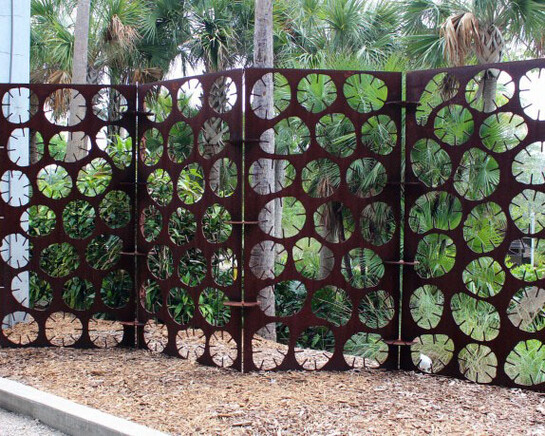 Ernesto Neto, Espacio divisorio mínimo, 2008
Cor-Ten steel. Collection Pérez Art Museum Miami, gift of Jorge M. and Darlene Pérez.