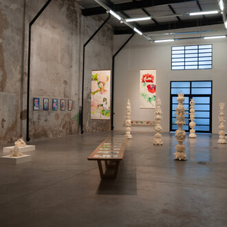 Varios artistas, El jardín del sueño, vista de exhibición. Cortesía de Ungallery 