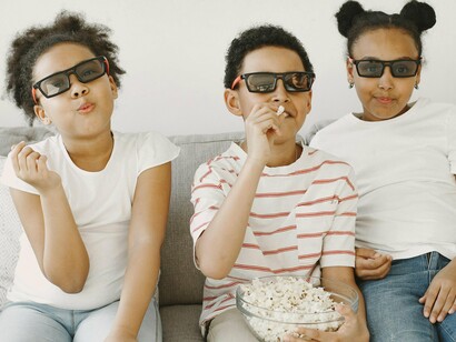 A história da animação começa muito antes do surgimento do cinema e da televisão, com uma série de experimentações que levaram à criação dos primeiros desenhos animados. A animação como forma de arte tem raízes em várias tradições culturais e técnicas que datam de séculos atrás



 


