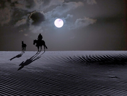 Luna llena en el desierto