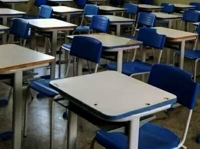 Sala de aula vazia. O professor forma todas as profissões. Se queremos que a profissão do professor tenha pretendentes no futuro, é relevante que os governos passem a valorizar o professor