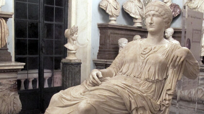 Sitzstatue der Heiligen Helena (Marmor, ca. 2.Jahrhundert), Kapitolinische Museen, Rom, Italien