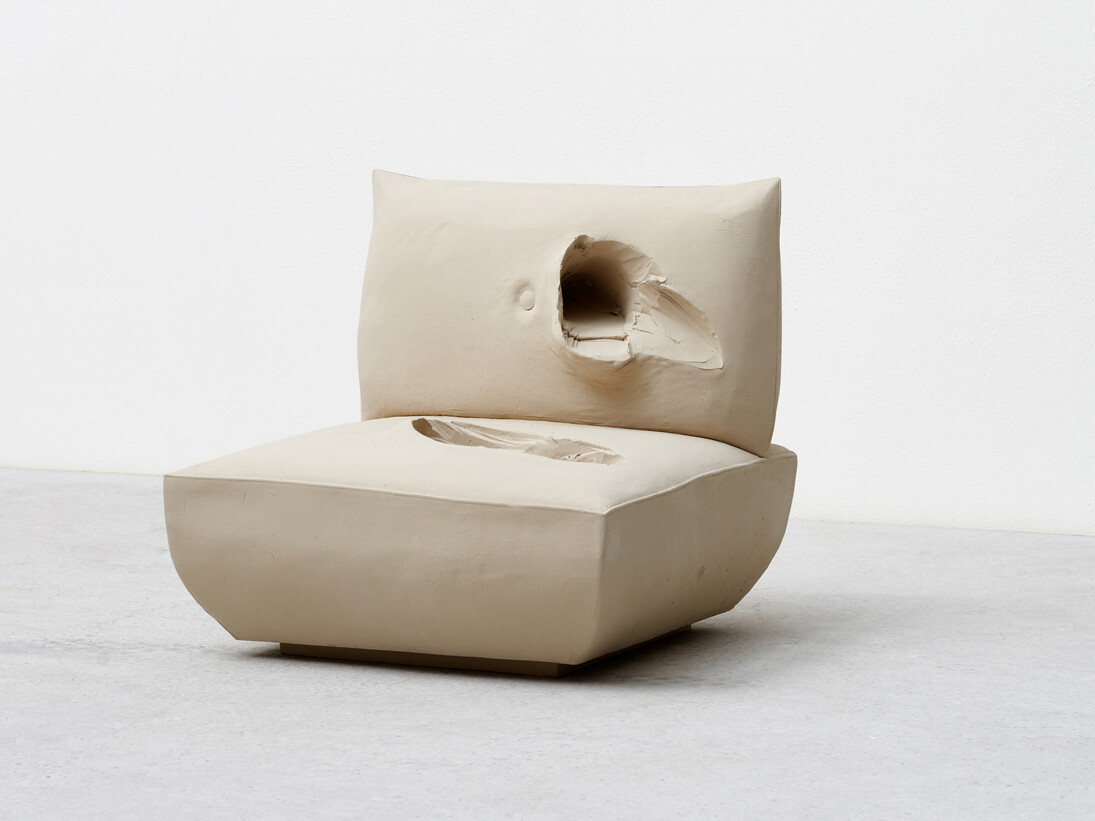 Erwin Wurm,
Stand (Fauteuil Beige), 2015
Polyester, wood, acrylic paint. 15 kgs
72 x 70 x 85 cm (28,35 x 27,56 x 33,46 in) 
Courtesy Galerie Thaddaeus Ropac, Paris/Salzburg
photo: Eva Würdinger

