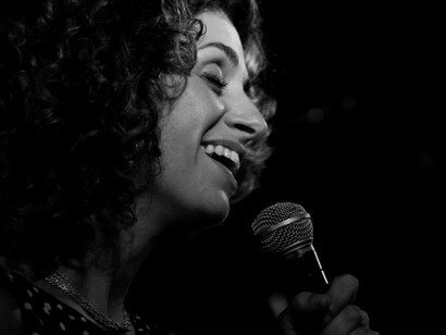 Chiara Minaldi. La mia è un'esigenza. Io scrivo ciò che sento, ciò che la vita in questo momento vuole che io dica, non ho mai voluto veramente etichettare la mia musica fra il jazz e il pop o cantautorato, faccio ciò che mi piace, non seguo mode, non seguo tendenze, seguo me stessa e ne sono felice