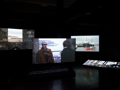 Voyage of no Return, 2009. Five channel synchronized (4K) HD video installation, sound, MDF. Duration: 15 min. Courtesy the artist, Rampa, Istanbul and Threshold artspace, Perth. Installation view Ludwig Forum für Internationale Kunst, Aachen, 2009. © Ergin Çavuşoğlu