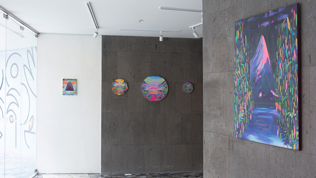 César Urrutia, Saturday night, vista de exhibición. Cortesía de la Galería Hilario Galguera