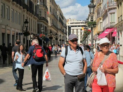 Turistas británicos paseando por el centro de Málaga