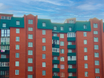 Les objectifs de développement durable de l'ONU. Il s'agit de le développement en termes de droits humains et d'un accès aux ressources de façon égalitaire et durable