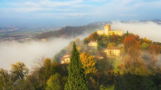 Above Montecchio Maggiore, the twin castles of Bellaguardia and La Villa face each other in silence—where Romeo and Juliet were imagined, but never kissed