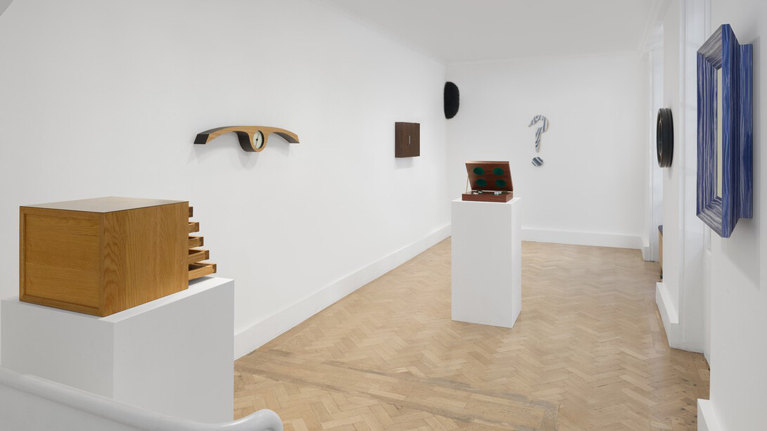 Richard Artschwager, Approximate objects, exhibition view. Courtesy of Gagosian