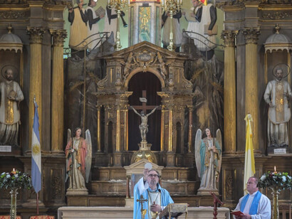 Misa en la Parroquia Nuestra Señora de Montserrat, Buenos Aires, Argentina