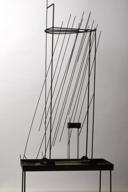 Solitario, 141 x 60 x 30 cm, 2002, metallo e cera, collezione privata