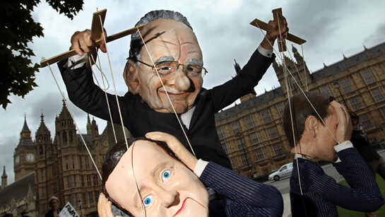 Muchos creen que son los grandes magnates como R. Murdoch los que mueven los hilos del poder