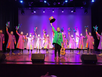 La murga Pa'Ladrar Fino surgió en 2017 inspirada por la música escuchada en un bar cooperativo, donde su fundador descubrió la riqueza del género