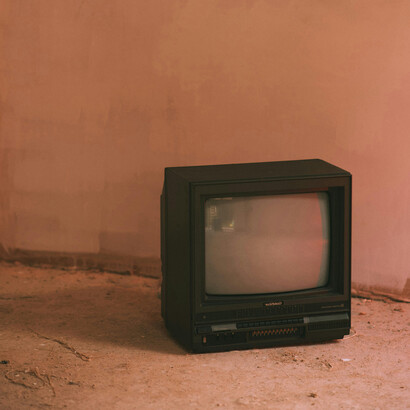 O Museu da TV Brasileira, sob a gestão da Pró-TV, oferece uma imersão na história da comunicação com peças raras, biografias e exposições interativas, atraindo pesquisadores e entusiastas de todo o mundo