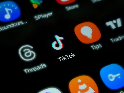 Primo piano dell'icona di TikTok