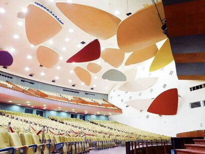 Nubes Acústicas (1953) de Alexander Calder, ubicadas en el Aula Magna de la Universidad Central de Venezuela, Caracas