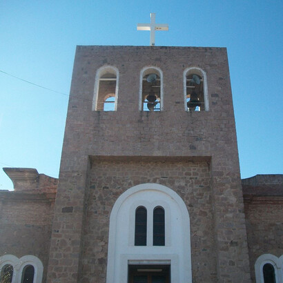 La parroquia San Antonio de Padua, en Capilla del Monte, lugar famoso por su mística y su cercanía al Cerro Uritorco. Córdoba (Argentina)
