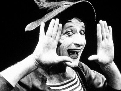 Marceau creó en 1947 a Bip, el cual, con un suéter a rayas y con un maltratado sombrero de copa decorado con una flor (que representaba la fragilidad de la vida), se convirtió en su alter ego