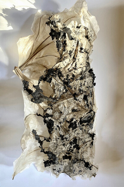 Paper/Mixed media.
Esta es mi respuesta a la enorme pérdida, dolor y devastación