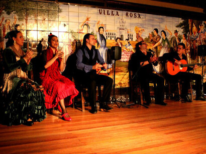 Cantaores en un tablao