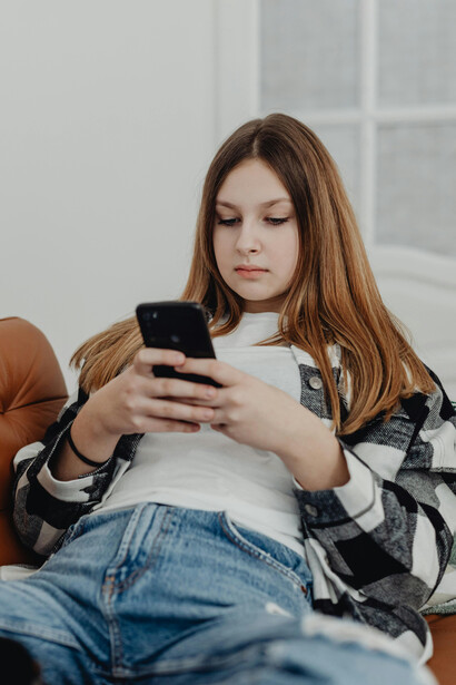 Vivir sin espacio para el aburrimiento alimenta la ansiedad y la sensación de que siempre estamos perdiéndonos de algo