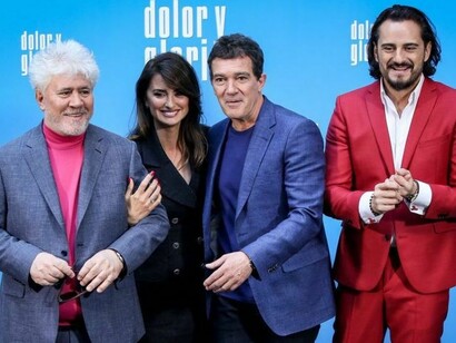 Almodóvar con Penélope Cruz, Antonio Banderas y Asier Etxeandía en la presentación de la película