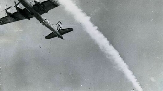 Bill Crouch (1915-1997), Near Collision at Air Show, October 3, 1949, silver gelatin print on glossy fibre paper, printed by June 23, 1975
23,8 (25,7) x 19,4 (20,5) cm