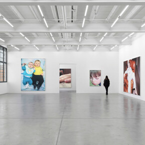 The golden recline, exhibition view. Courtesy of Galerie Eva Presenhuber