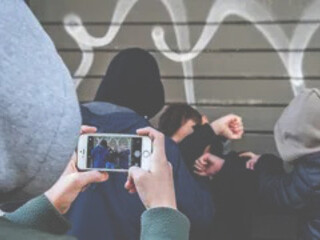 I social hanno anche generato fenomeni e dinamiche alquanto disfunzionali