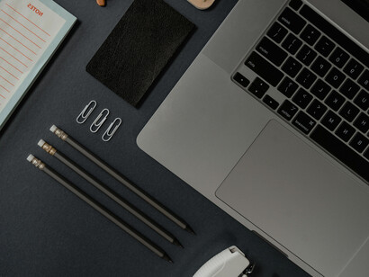 En cada mensaje enviado, en cada voz que llega desde lejos, el internet reafirma que seguimos buscando caminos para estar juntos