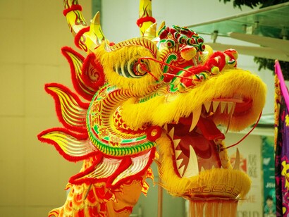 Dragão em comemoração do Ano Novo Chinês. A inclusão da Arábia Saudita é o exemplo ideal da estratégia do fortalecimento da China, com a expansão do grupo