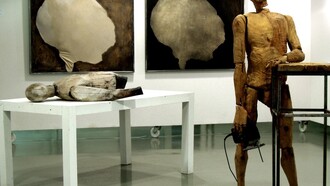 Exposición del grupo cubano Los Carpinteros