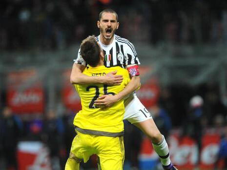 Bonucci festeggia con Neto il passaggio del turno