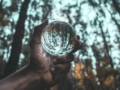 Intimità musicale. Con la mia musica mi mostro nelle mie varie essenze, che riescono a far conoscere varie parti di me e vari modi di intendere il mondo e l'esistenza che sono dentro di me