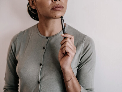 Acabar con el 'overthinking' no tiene una solución mágica, sino más bien es una sucesión de decisiones y actividades que nos llevarán a seguir con nuestro desarrollo personal