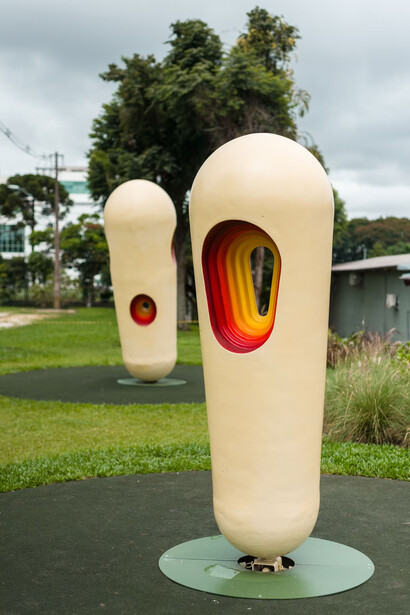 MON sin paredes. Artistas conquistan los jardines del MON. Cortesía del Museu Oscar Niemeyer 
