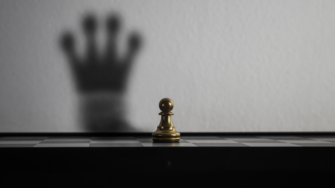 Um legado pode ser definido como aquilo que uma pessoa, grupo ou até uma ação deixa para o futuro, algo que permanece e influencia as próximas gerações. É como uma marca que deixamos no mundo, seja através de nossas ações, valores, conhecimentos ou realizações