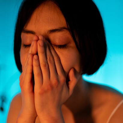 L’uso di dispositivi elettronici prima di dormire può compromettere la qualità del riposo