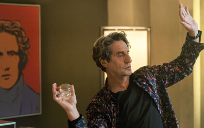 El escritor Martín Bouchard (Diego Peretti) atraviesa un bloqueo creativo y comienza a recibir terapia de Ulises (Ricardo Darín)