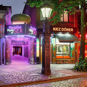 ROGER EBERHARD,
Nobistor, 2018
archival pigment print, mounted on aluminum
edition of 5 + 1 AP, ed. 3/5
image 70 x 90 cm (27 1/2 x 35 3/8 in.)
framed 73 x 93 x 3 cm (28 3/4 x 36 5/8 x 1 1/8 in.) 