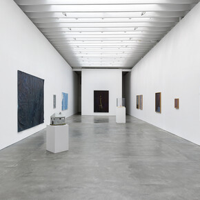 Various artists, Claudine’s house, exhibition view. Courtesy of Ross + Kramer Gallery