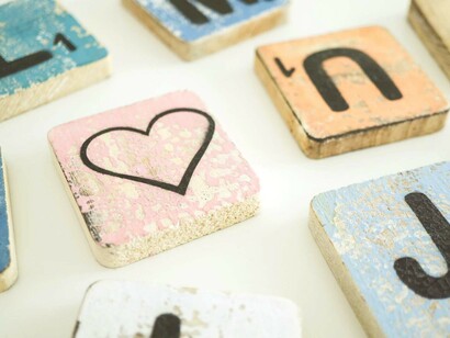 O jovem vai magicar com as palavras