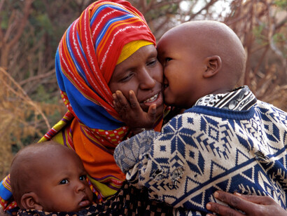 Holding her children close, this Somali mother reflects the strength and resilience of Somaliland’s families, who remain hopeful despite ongoing challenges