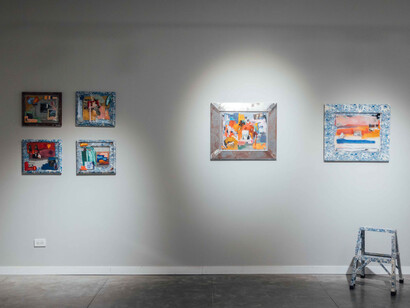 Charlie Mai, Camino implacable, vista de exhibición. Cortesía de la Galería Policroma