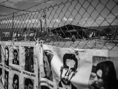 El Pozo de Vargas se ha convertido en un símbolo de resistencia y memoria colectiva, recordando a las víctimas y reafirmando el compromiso con los derechos humanos. Tucumán, Argentina, diciembre de 2015. Fuente: archivo CAMIT