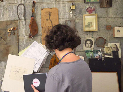 Tamara Díaz Bringas en su labor curatorial