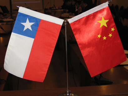 Banderas de Chile y de China