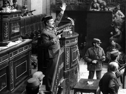 Un momento glorioso en la historia de Celtiberia Show: el «¡Todo el mundo al suelo!» de Tejero